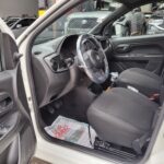 strada branca porta aberta motorista