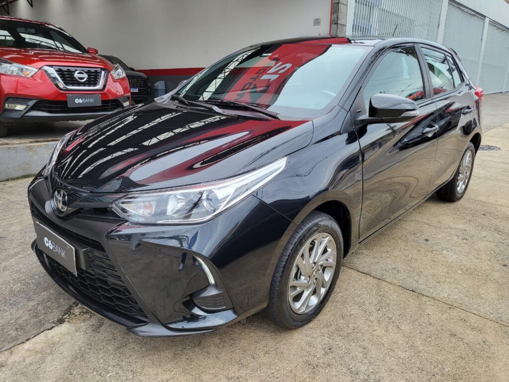 yaris preto 1
