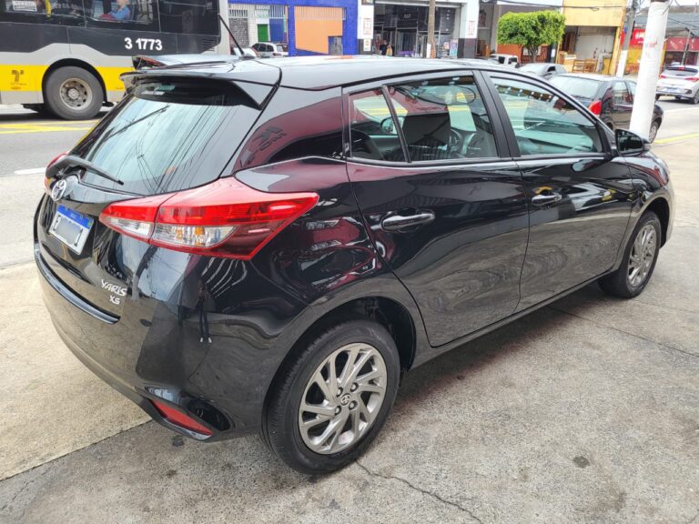yaris preto 3