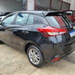 yaris preto 4