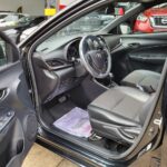 yaris preto 5