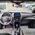 yaris preto 7