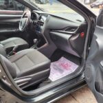 yaris preto 9