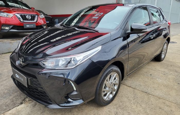 yaris preto 1