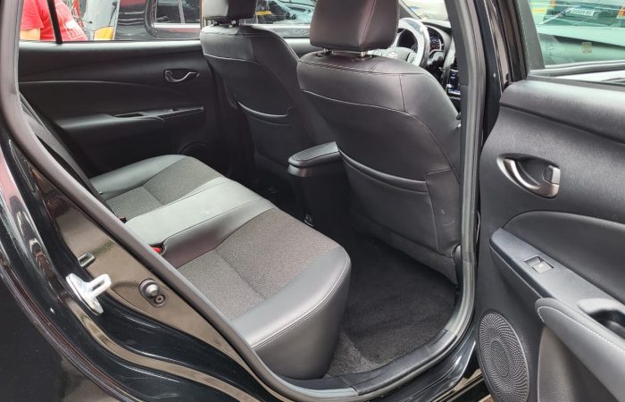 yaris preto 10