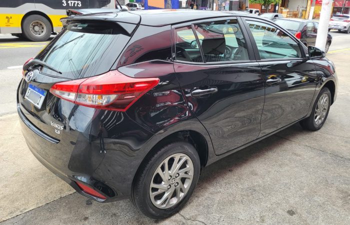 yaris preto 3